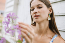 Load image into Gallery viewer, The Pink Reef Jewel Oyster in Turquoise
