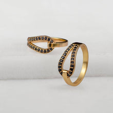 Load image into Gallery viewer, Levade - Moissanite Black Stone 14K Gold vermeil Horseshoe Earring
