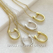 Load image into Gallery viewer, Classique Horseshoe &amp; Chain Necklace Gold

