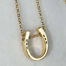 Load image into Gallery viewer, Classique Horseshoe &amp; Chain Necklace Gold
