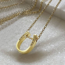 Load image into Gallery viewer, Classique Horseshoe &amp; Chain Necklace Gold
